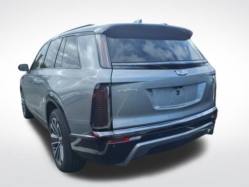 Used 2026 Cadillac Vistiq Luxury w/ LPO, Floor Liner Package AWD/4WD image 4