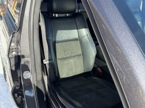 Used 2018 Jeep Grand Cherokee Altitude image 22