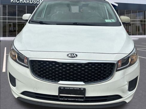 Used 2017 Kia Sedona L FWD image 6