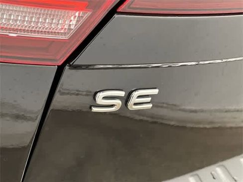 Certified 2022 Volkswagen Tiguan SE R-Line image 28