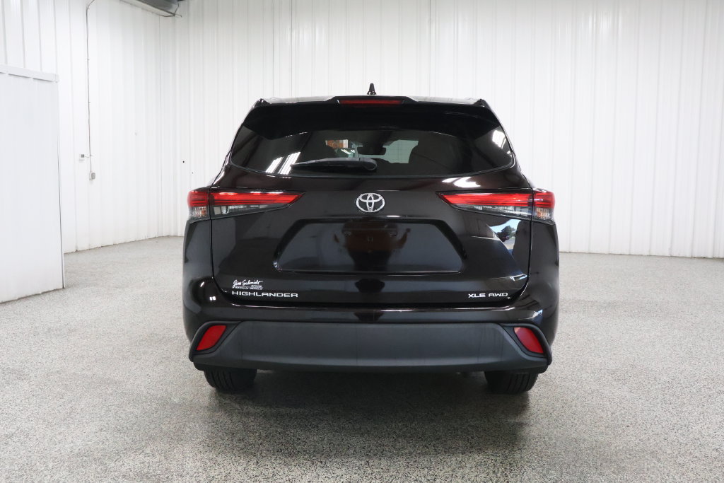Used 2021 Toyota Highlander XLE AWD/4WD image 5