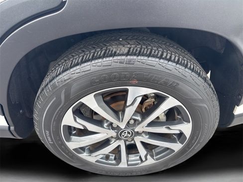 Used 2023 Toyota Corolla Cross XLE image 25
