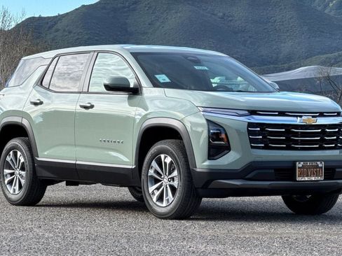 New 2026 Chevrolet Equinox LT image 2