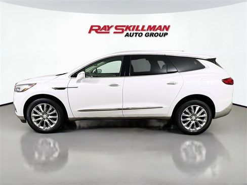 Used 2020 Buick Enclave Essence w/ Sound and Sites Package image 4