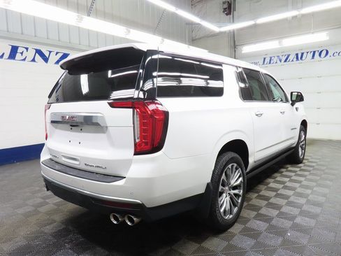 Used 2021 GMC Yukon XL Denali w/ Denali Premium Package image 4
