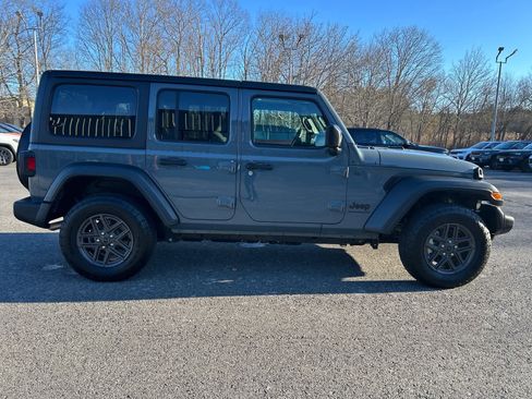 Used 2025 Jeep Wrangler Sport S image 5