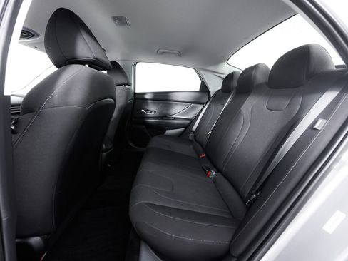 Used 2025 Hyundai Elantra SE FWD image 17