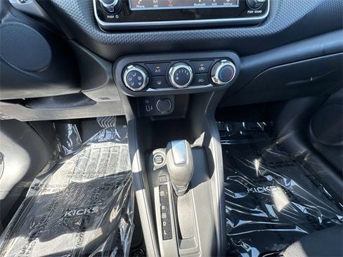 New 2025 Nissan Kicks Play S image 7