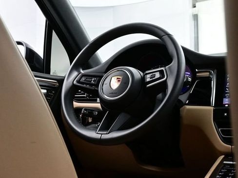 Certified 2025 Porsche Macan AWD/4WD image 21