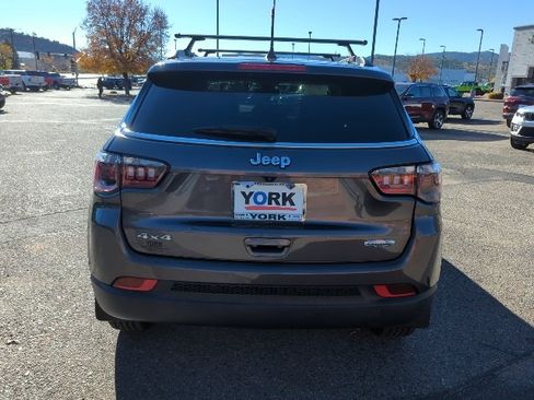 Certified 2022 Jeep Compass Latitude image 5