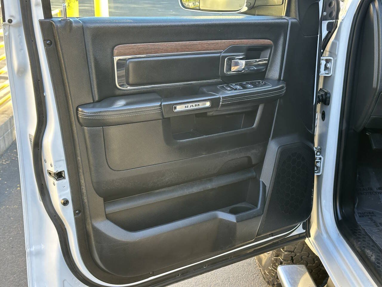 Used 2018 RAM 3500 Laramie w/ Convenience Group AWD/4WD image 19