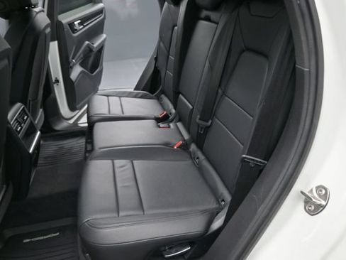 Used 2020 Porsche Cayenne AWD/4WD image 18