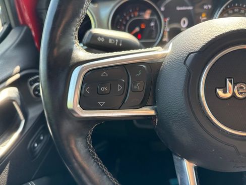 Used 2019 Jeep Wrangler Unlimited Sahara w/ Uconnect 4C Nav & Sound Group AWD/4WD image 16