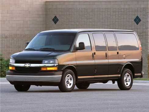 Used 2004 Chevrolet Express 1500 AWD image 1