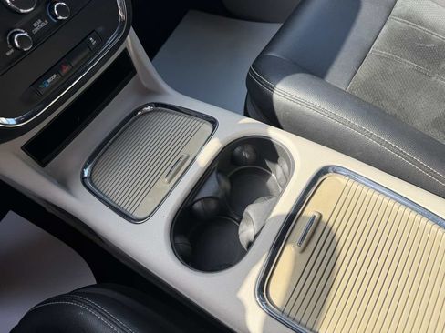 Used 2017 Dodge Grand Caravan SXT FWD image 22