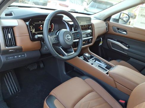 New 2025 Nissan Pathfinder Platinum w/ Cargo Package image 9