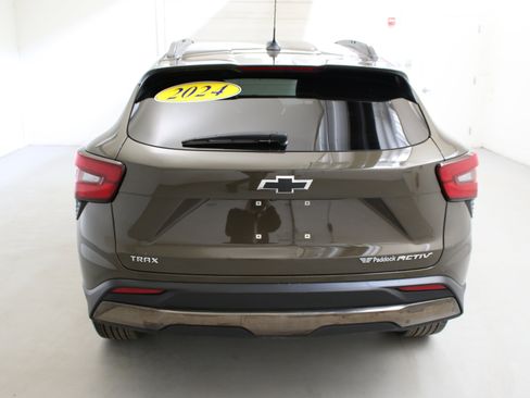 Used 2024 Chevrolet Trax ACTIV w/ Sunroof Package image 8