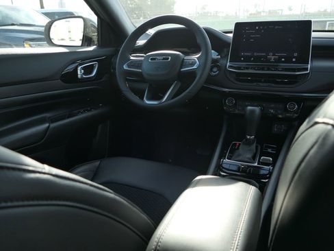 Used 2025 Jeep Compass Latitude w/ Convenience Group image 22