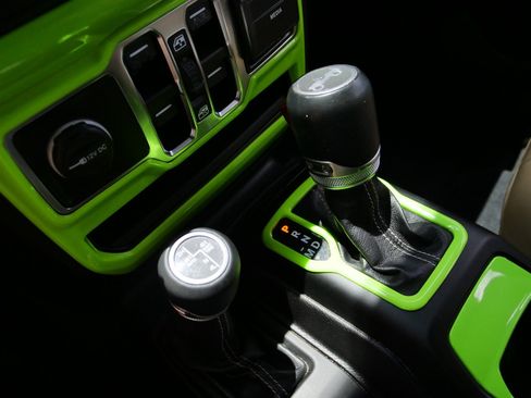 Used 2019 Jeep Wrangler Unlimited Sahara w/ Quick Order Package 24M Moab AWD/4WD image 19