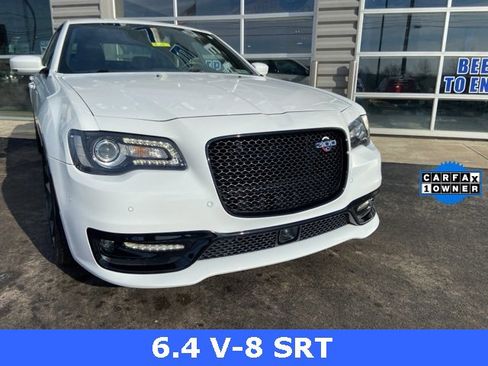 Used 2023 Chrysler 300 C image 5