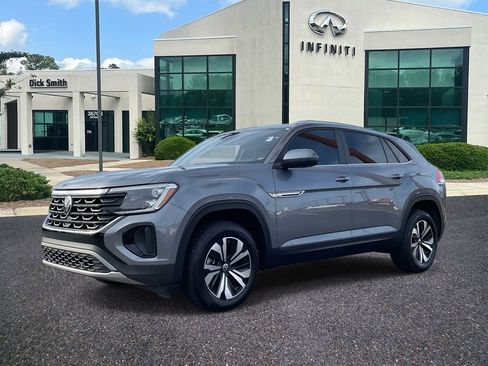 Used 2024 Volkswagen Atlas Cross Sport SE image 3