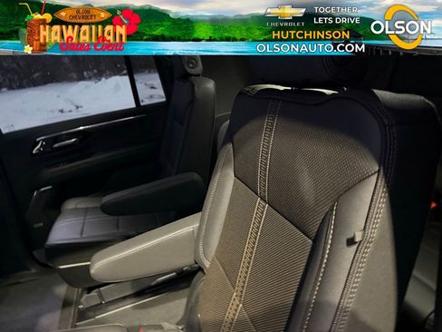 Certified 2025 Chevrolet Suburban High Country image 12