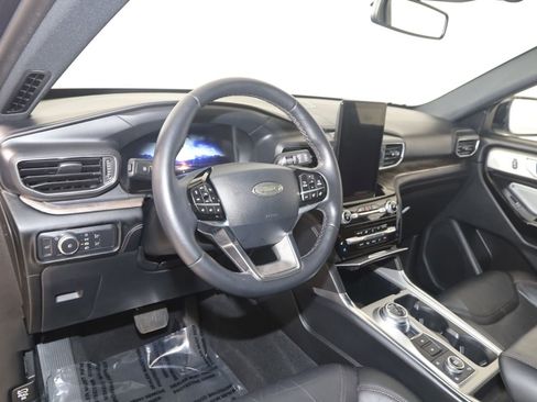 Used 2022 Ford Explorer Platinum w/ Equipment Group 601A AWD/4WD image 28
