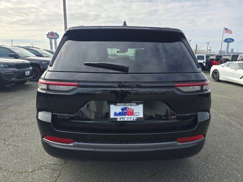 New 2026 Jeep Grand Cherokee Altitude image 4