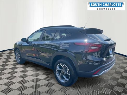 Used 2025 Chevrolet Trax LT w/ LT Convenience Package FWD image 6
