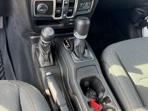 Used 2024 Jeep Gladiator Sport image 24