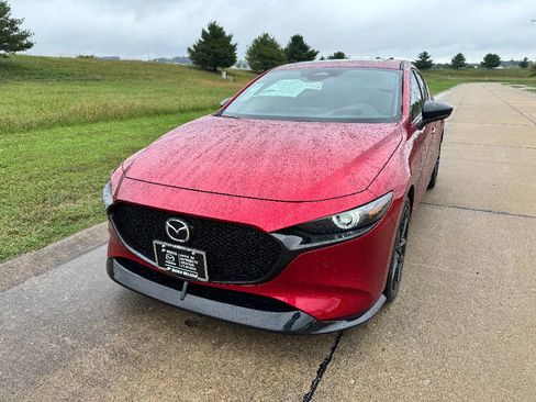 New 2026 MAZDA MAZDA3 Hatchback w/Premium Plus Pkg image 2
