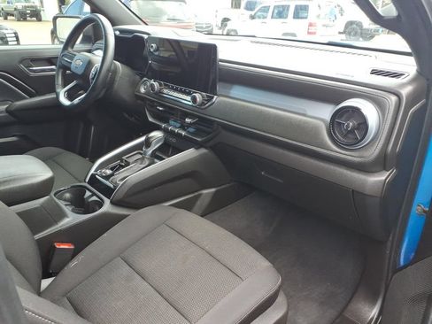 Used 2024 Chevrolet Colorado LT w/ LT Convenience Package II RWD image 9