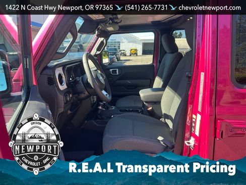 Used 2024 Jeep Wrangler Unlimited Sahara AWD/4WD image 14