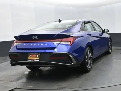 Used 2025 Hyundai Elantra SEL FWD image 8