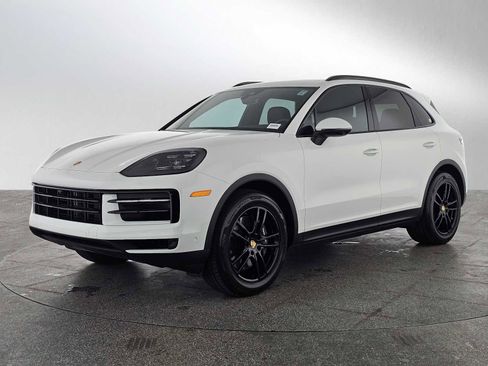 Used 2025 Porsche Cayenne image 7