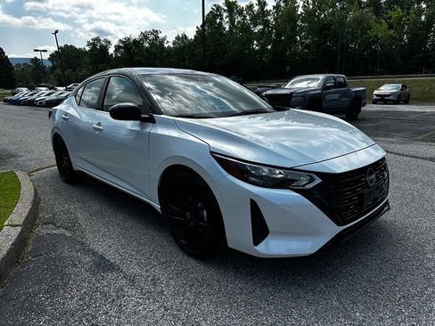 New 2025 Nissan Sentra SR w/ Midnight Edition image 5