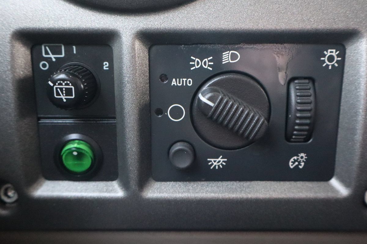 Used 2003 HUMMER H2 w/ Preferred Equipment Group AWD/4WD image 30