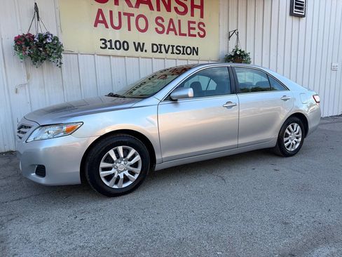 Used 2011 Toyota Camry LE FWD image 5