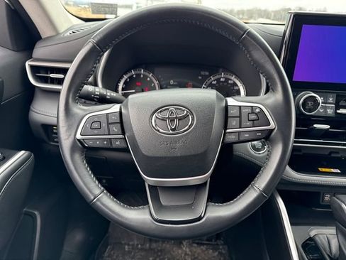 Used 2023 Toyota Highlander XLE image 21