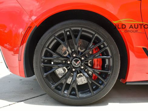 Used 2015 Chevrolet Corvette Z06 w/ 3LZ Preferred Equipment Group RWD image 25