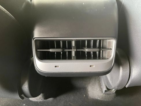 Used 2021 Tesla Model Y Long Range AWD/4WD image 38