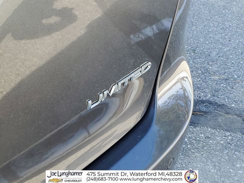 Used 2020 Chrysler Pacifica Limited image 32