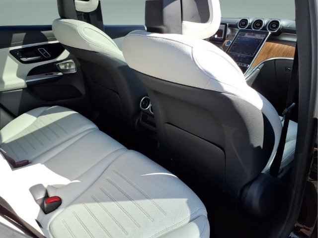 Used 2024 Mercedes-Benz GLC 300 4MATIC image 20