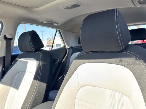 Used 2022 Hyundai Venue SEL image 15