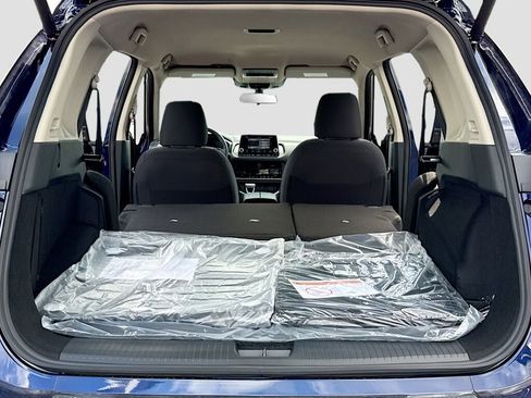 New 2026 Nissan Rogue SV AWD/4WD image 7
