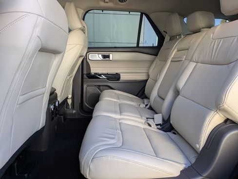 Used 2023 Ford Explorer Platinum w/ Technology Package image 15