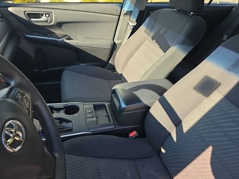 Used 2016 Toyota Camry LE image 21