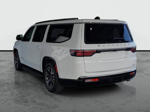 Certified 2024 Jeep Wagoneer L Series III w/ Flexible Seating Group AWD/4WD image 3
