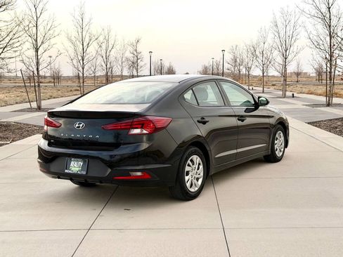 Used 2019 Hyundai Elantra SE image 5