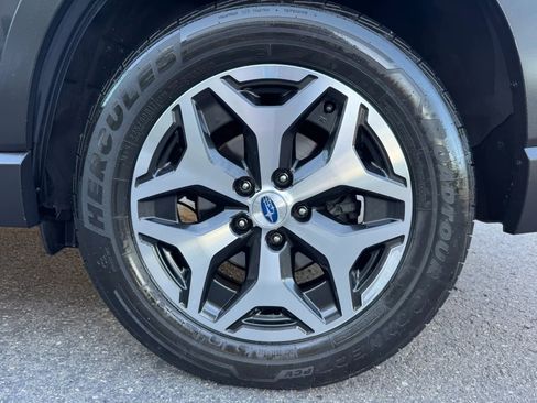 Used 2019 Subaru Forester Premium AWD/4WD image 17